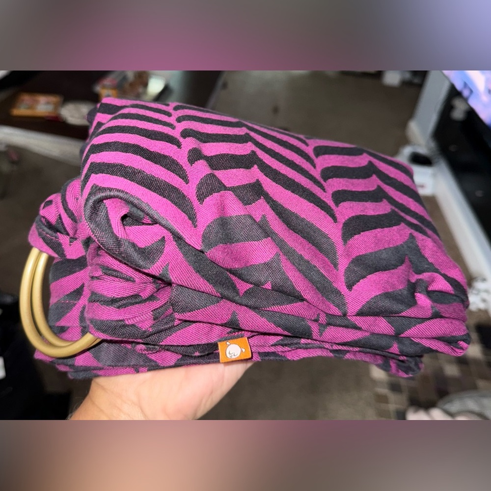 Tula Ring Sling in Migaloo Raspberry Pattern. Sz S/M. - Picture 5 of 7